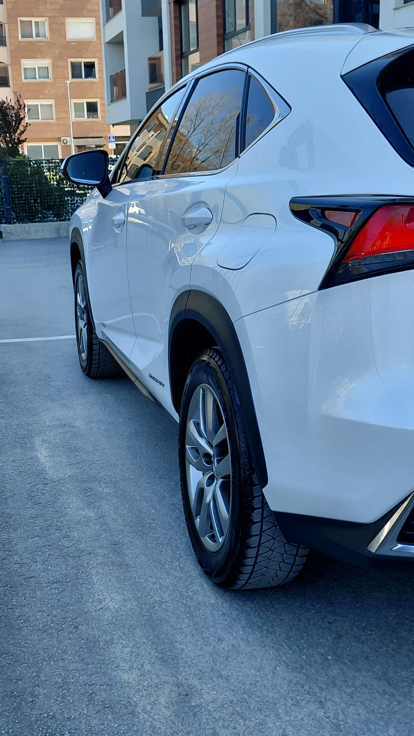 Lexus NX 300h Пълна сервизна история, снимка 4 - Автомобили и джипове - 54123818