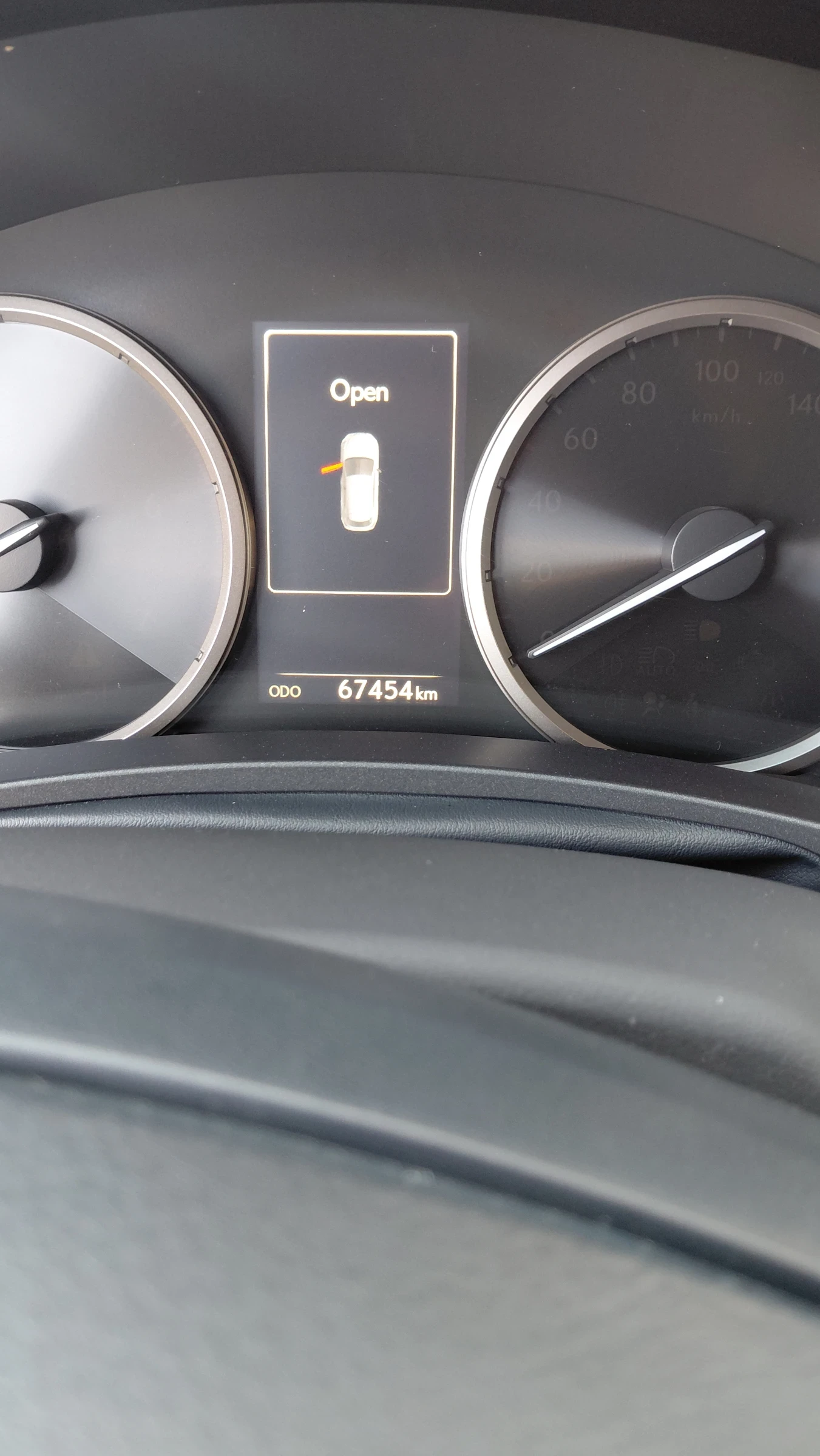 Lexus NX 300h Пълна сервизна история, снимка 6 - Автомобили и джипове - 54123818