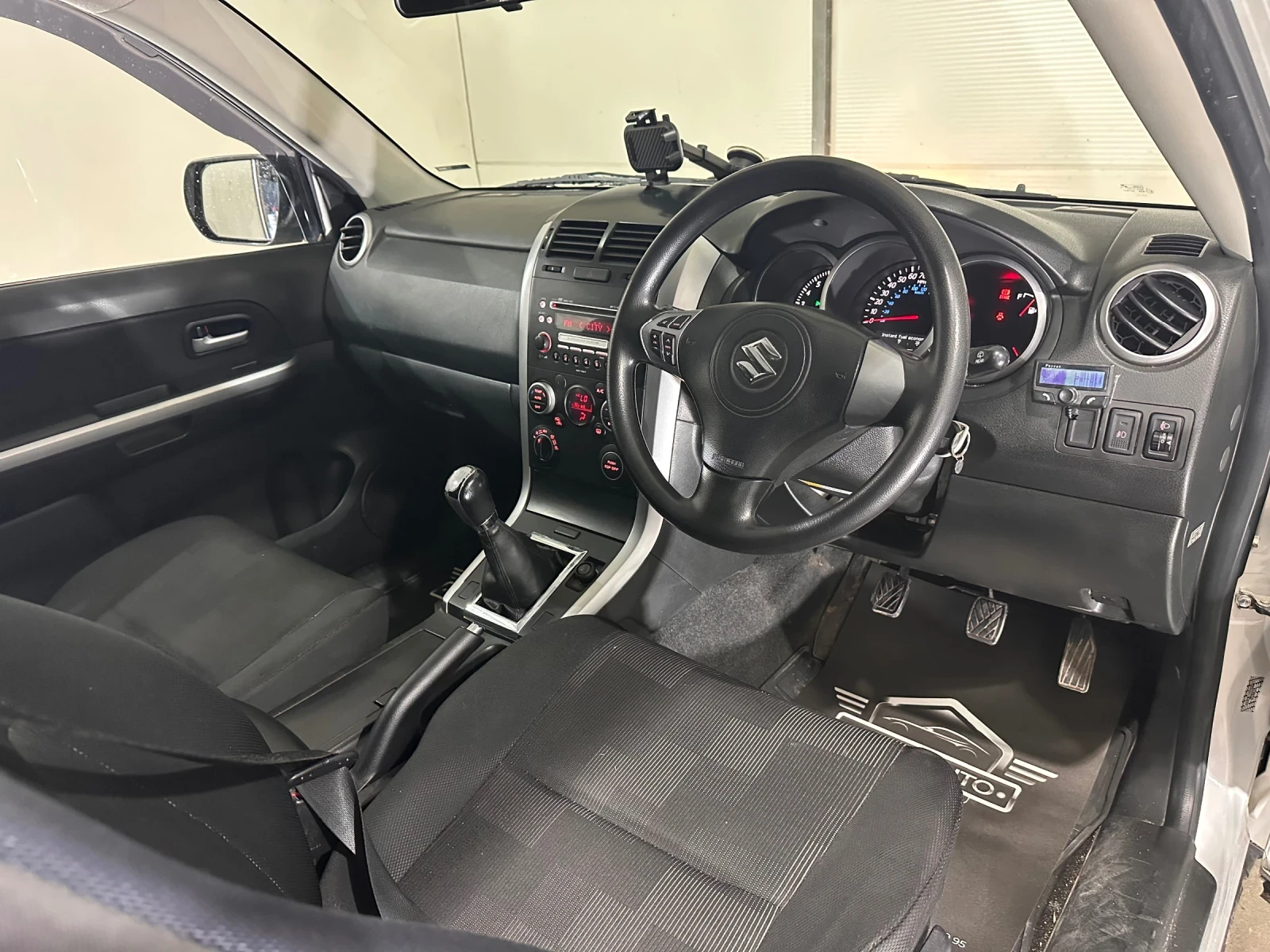 Suzuki Grand vitara 2.4i, снимка 9 - Автомобили и джипове - 54855253