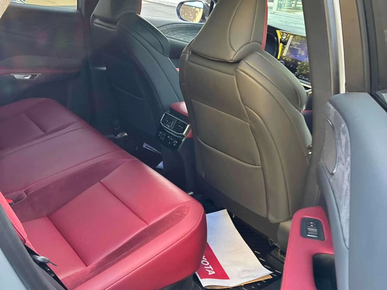 Lexus RX 500h  CARFAX, снимка 13 - Автомобили и джипове - 55721576