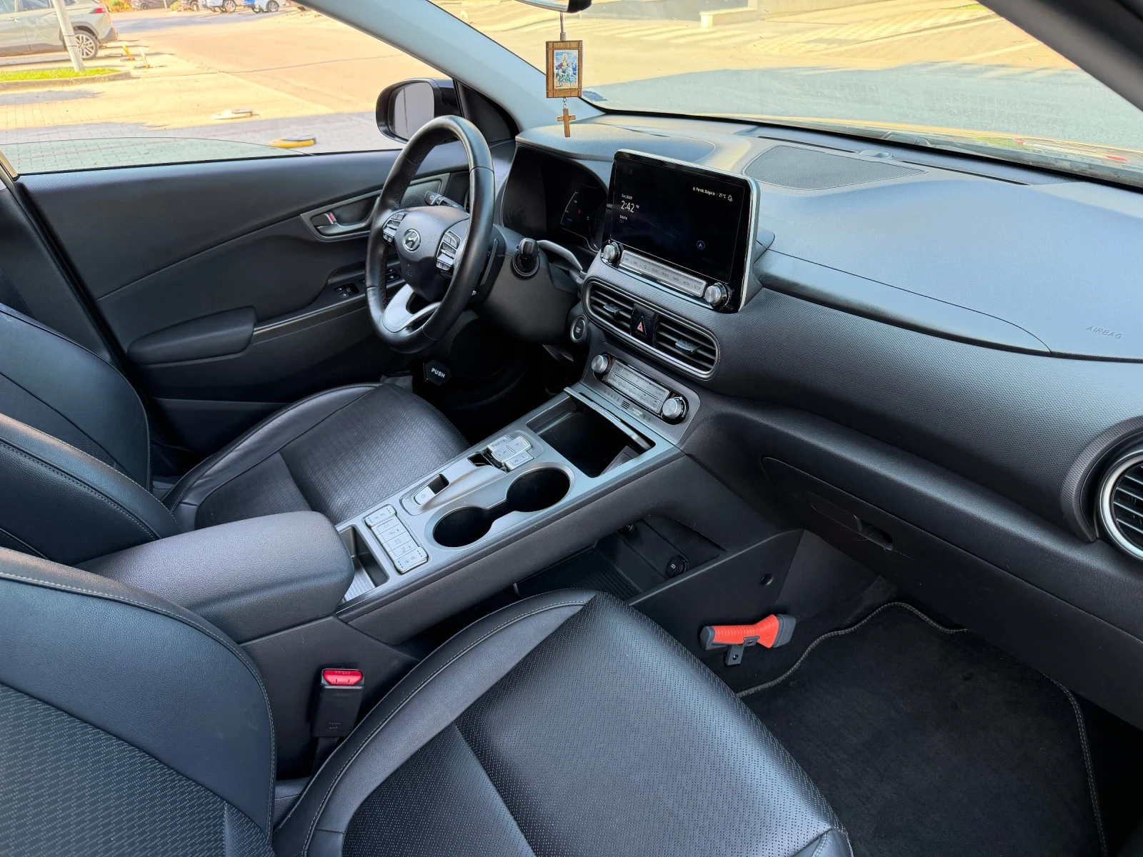 Hyundai Kona Electric Premium 64 kWh 204 к.с. Термопомпа , снимка 9 - Автомобили и джипове - 56156512