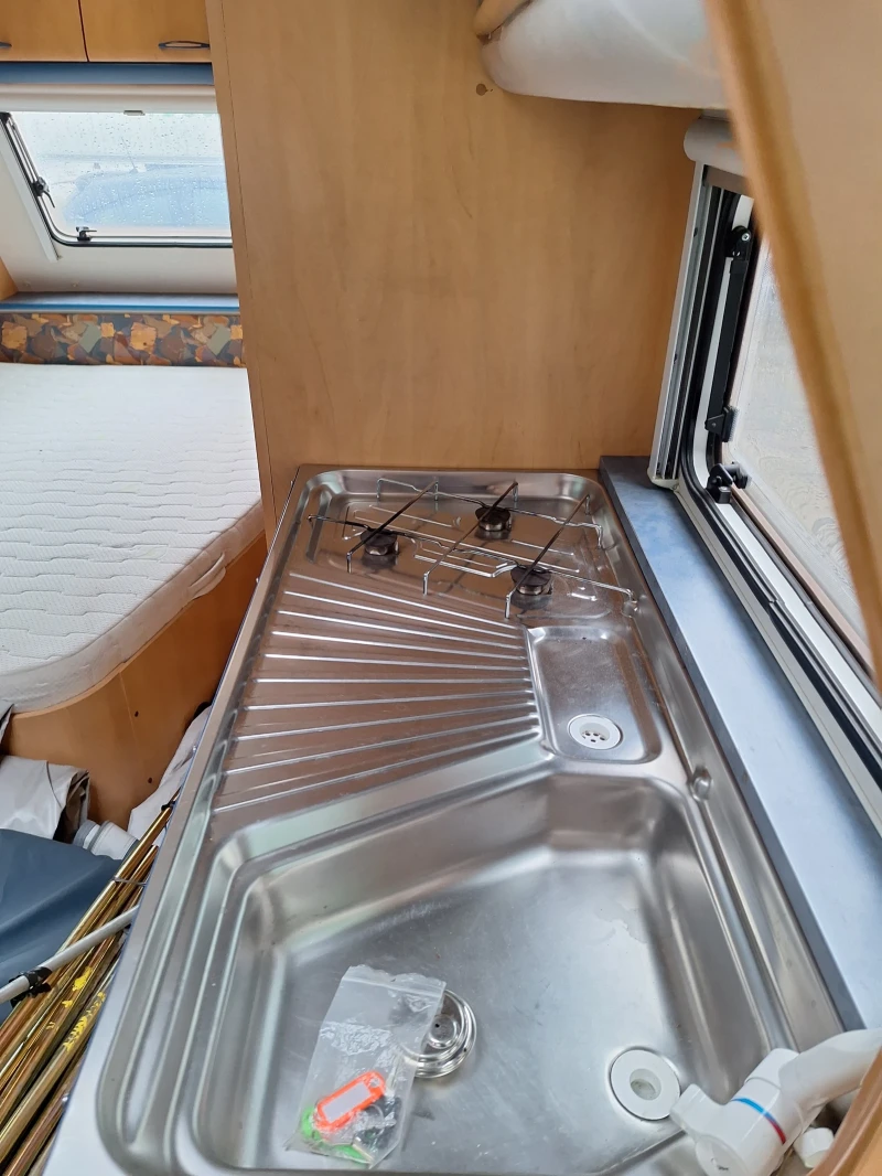 Каравана Hobby Delyx 440, снимка 5 - Каравани и кемпери - 52399862