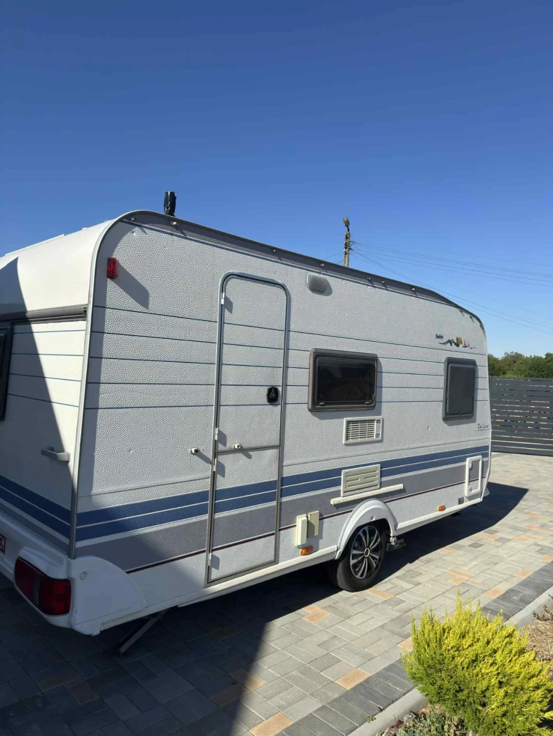 Каравана Hobby Delyx 440, снимка 8 - Каравани и кемпери - 52399862