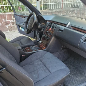 Mercedes-Benz E 300, снимка 3