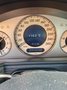 Mercedes-Benz E 320, снимка 6