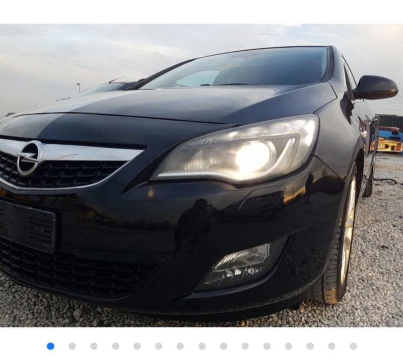 Opel Astra Спешно!Регистрирана, EURO 5, Cosmo, Navi , 1.7 CDT, снимка 11 - Автомобили и джипове - 45920560