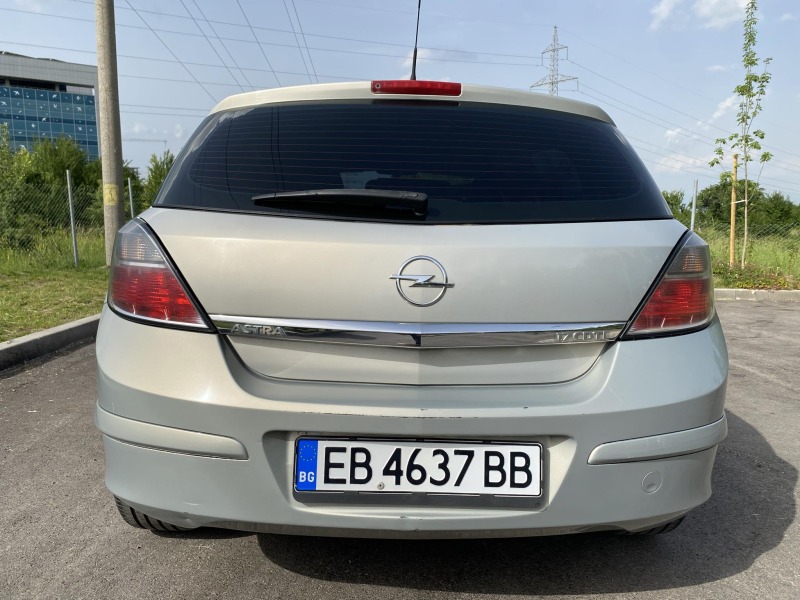 Opel Astra 1.7 COSMO CDTi 101 k.c., снимка 9 - Автомобили и джипове - 46156787