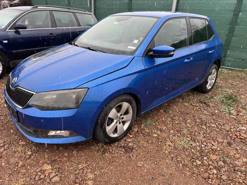 Skoda Fabia 1.0 , снимка 1 - Автомобили и джипове - 48468186