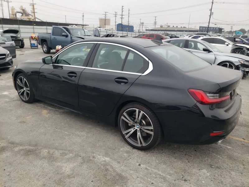 BMW 330 i* Keyless* Подгрев* Камери* М.точка* , снимка 2 - Автомобили и джипове - 48540831