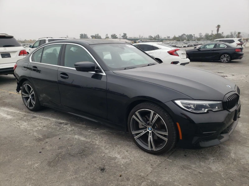 BMW 330 i* Keyless* Подгрев* Камери* М.точка* , снимка 4 - Автомобили и джипове - 48540831