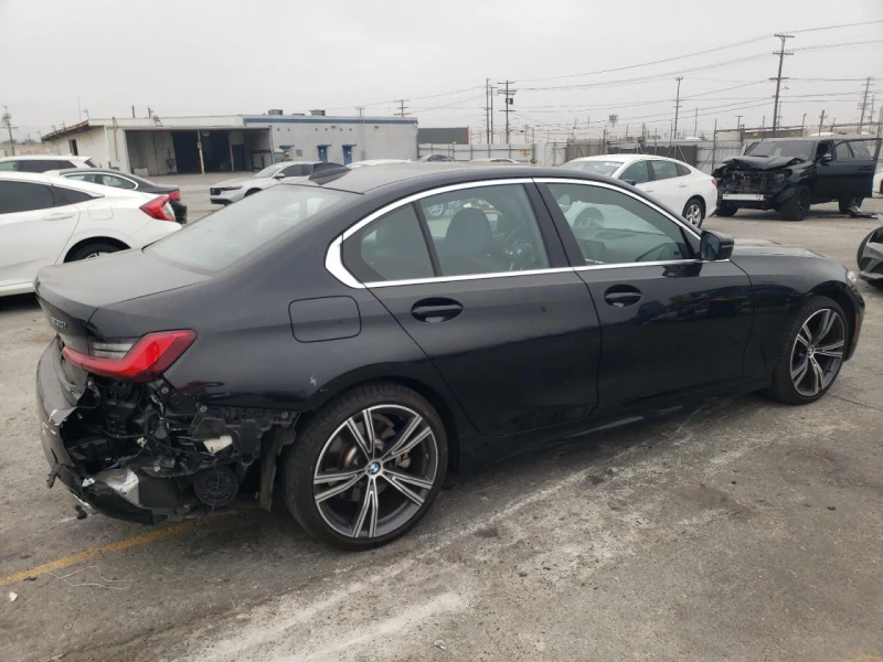 BMW 330 i* Keyless* Подгрев* Камери* М.точка* , снимка 3 - Автомобили и джипове - 48540831