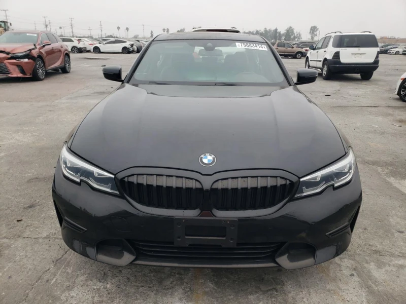 BMW 330 i* Keyless* Подгрев* Камери* М.точка* , снимка 5 - Автомобили и джипове - 48540831