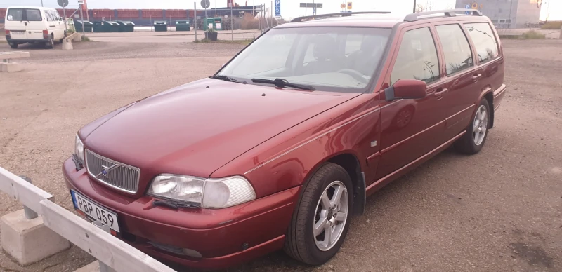 Volvo V70 2.5 GLT, снимка 1 - Автомобили и джипове - 48953202