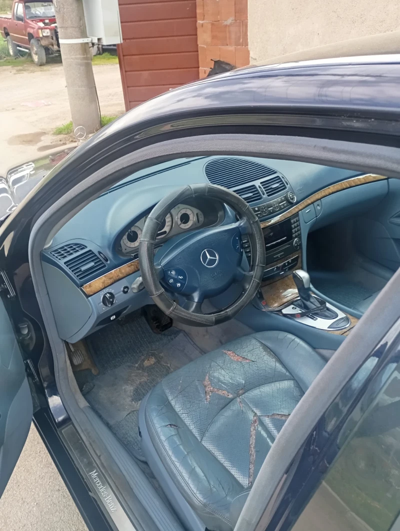 Mercedes-Benz E 270, снимка 11 - Автомобили и джипове - 51861882