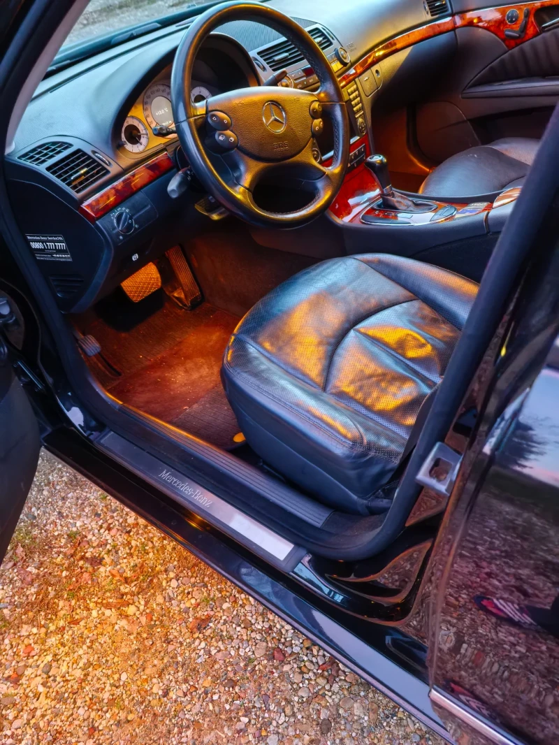 Mercedes-Benz E 320, снимка 16 - Автомобили и джипове - 52431337