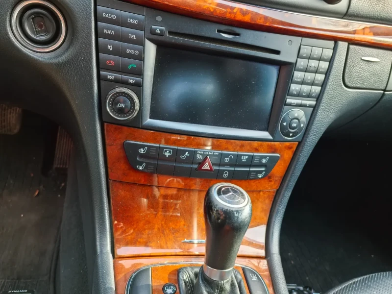 Mercedes-Benz E 320, снимка 5 - Автомобили и джипове - 52431337