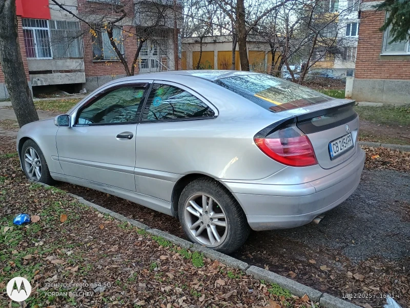 Mercedes-Benz C 180 спорт купе, снимка 4 - Автомобили и джипове - 52775262