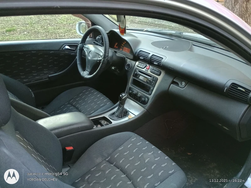 Mercedes-Benz C 180 спорт купе, снимка 9 - Автомобили и джипове - 52775262
