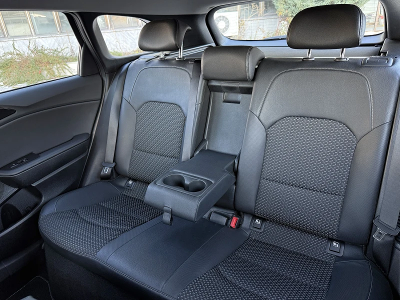 Kia Ceed 1.6 GDI Plug-in Hybrid, снимка 14 - Автомобили и джипове - 52805139