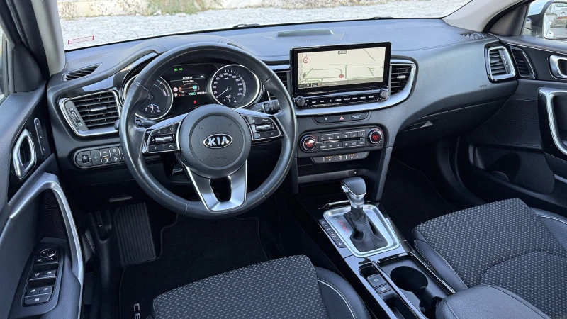 Kia Ceed 1.6 GDI Plug-in Hybrid, снимка 8 - Автомобили и джипове - 52805139