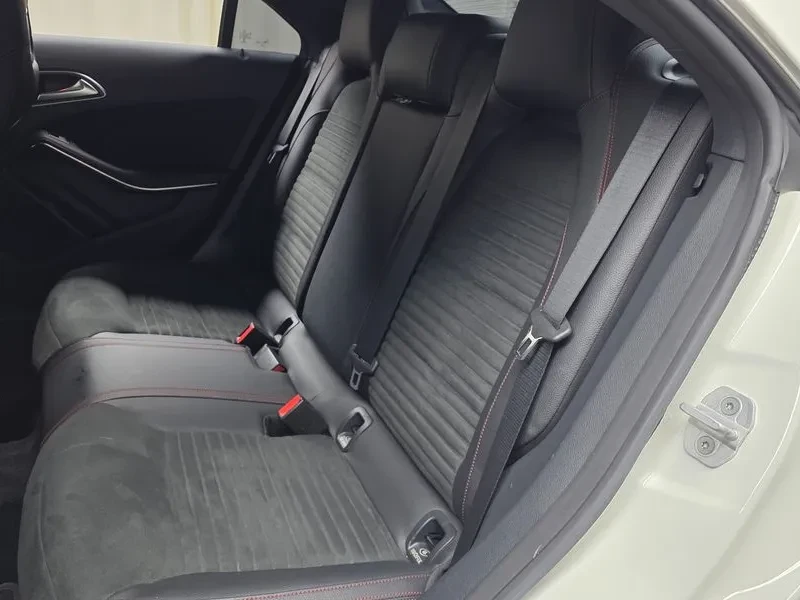 Mercedes-Benz CLA 2.5, снимка 12 - Автомобили и джипове - 54287778