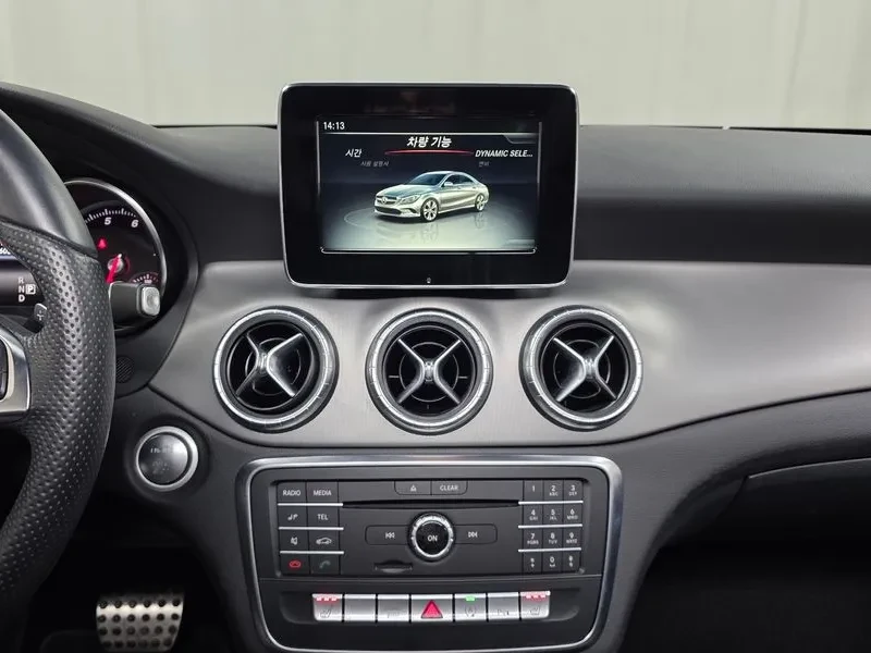 Mercedes-Benz CLA 2.5, снимка 14 - Автомобили и джипове - 54287778