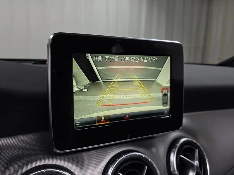 Mercedes-Benz CLA 2.5, снимка 15 - Автомобили и джипове - 54287778