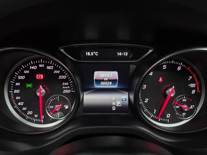 Mercedes-Benz CLA 2.5, снимка 8 - Автомобили и джипове - 54287778