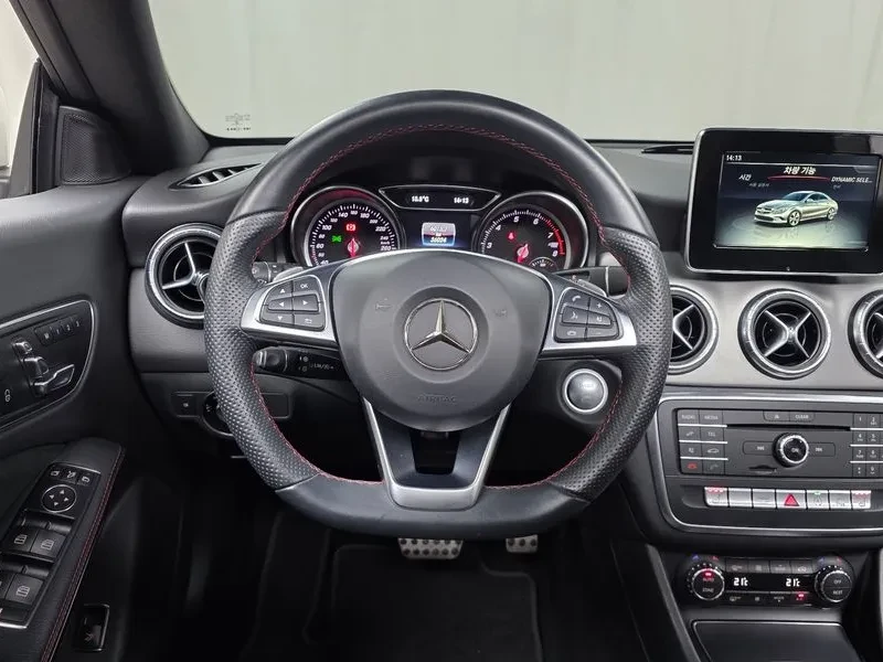 Mercedes-Benz CLA 2.5, снимка 13 - Автомобили и джипове - 54287778