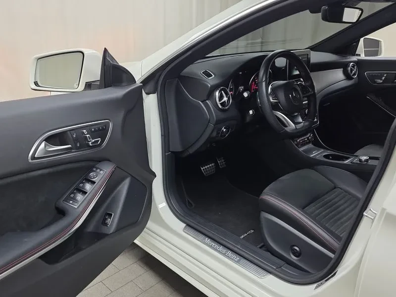Mercedes-Benz CLA 2.5, снимка 10 - Автомобили и джипове - 54287778