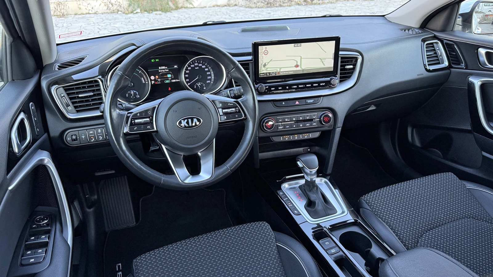Kia Ceed 1.6 GDI Plug-in Hybrid - изображение 8
