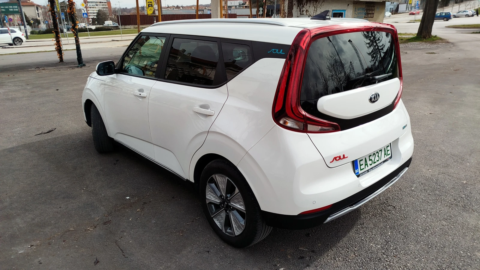 Kia Soul e-Soul 64 kWh (204кс) КАТО НОВА, снимка 7 - Автомобили и джипове - 53827333