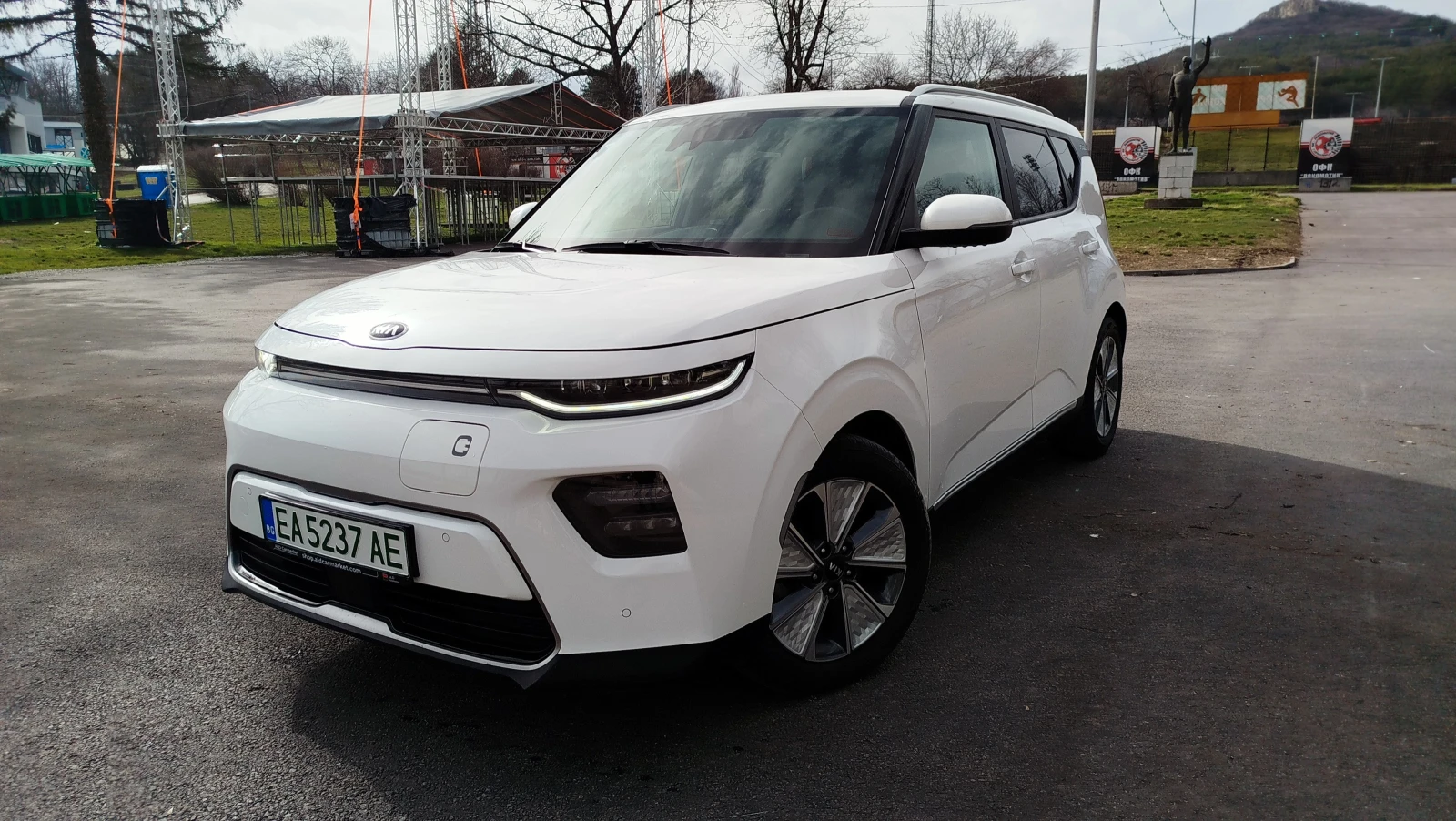 Kia Soul e-Soul 64 kWh (204кс) КАТО НОВА, снимка 2 - Автомобили и джипове - 53827333