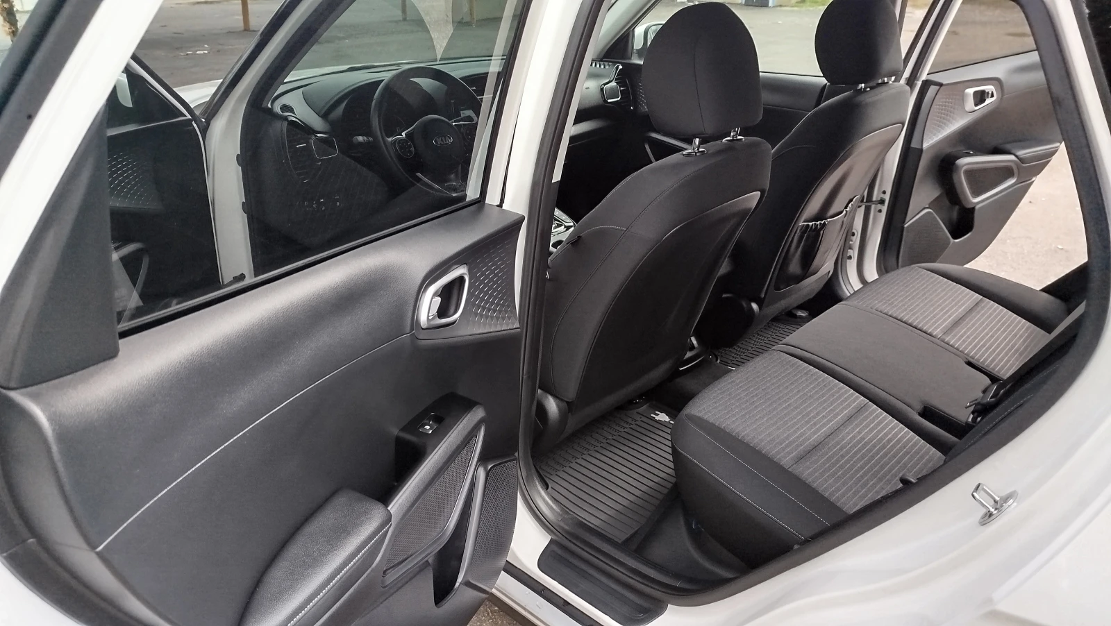 Kia Soul e-Soul 64 kWh (204кс) КАТО НОВА, снимка 14 - Автомобили и джипове - 53827333