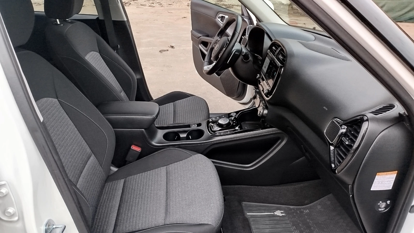 Kia Soul e-Soul 64 kWh (204кс) КАТО НОВА, снимка 16 - Автомобили и джипове - 53827333