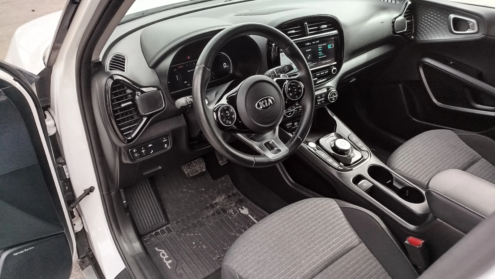 Kia Soul e-Soul 64 kWh (204кс) КАТО НОВА, снимка 11 - Автомобили и джипове - 53827333