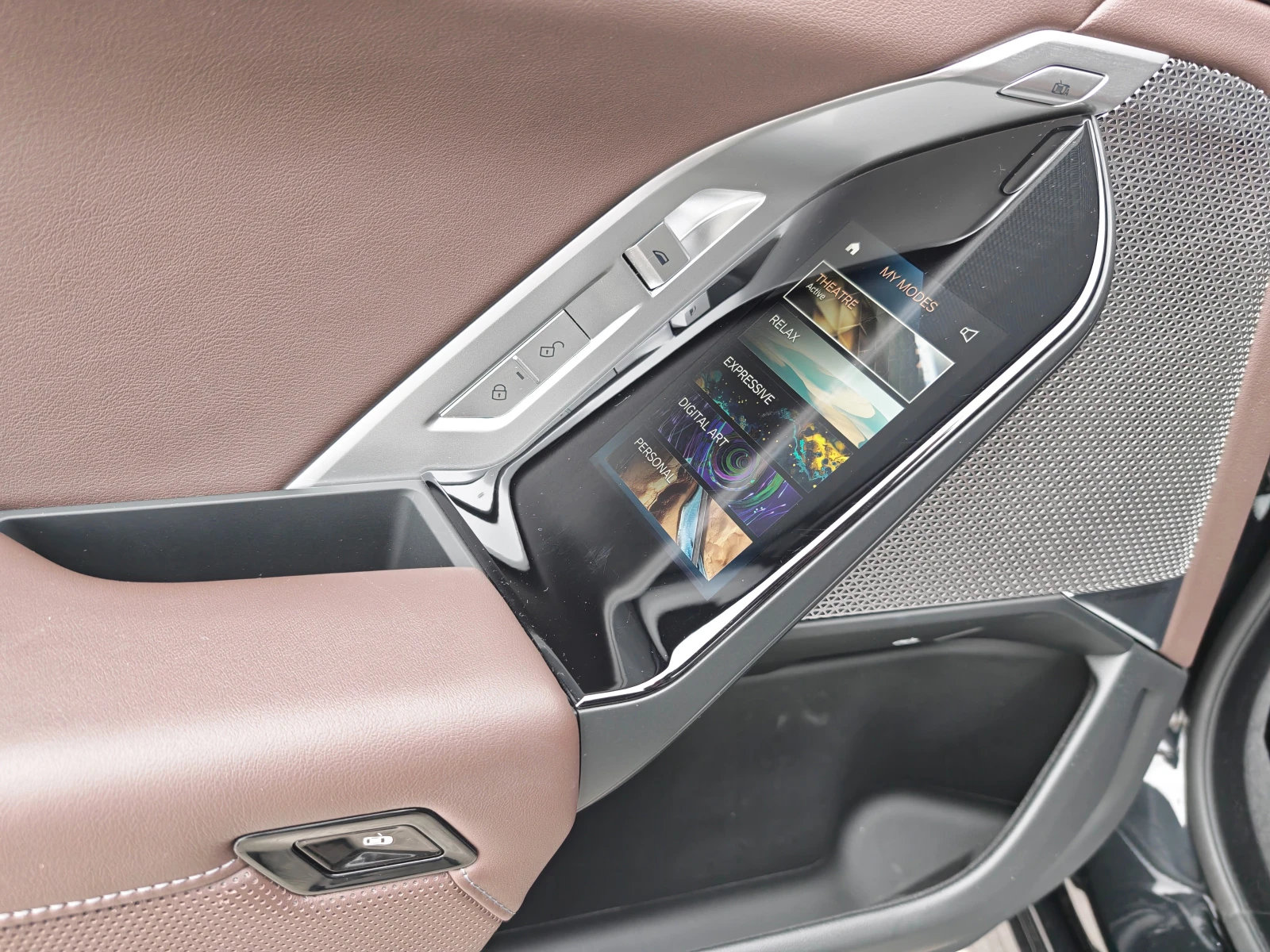 BMW 750 e xDrive, M Sport Pro, Pano, TV, Bowers, снимка 15 - Автомобили и джипове - 53823919