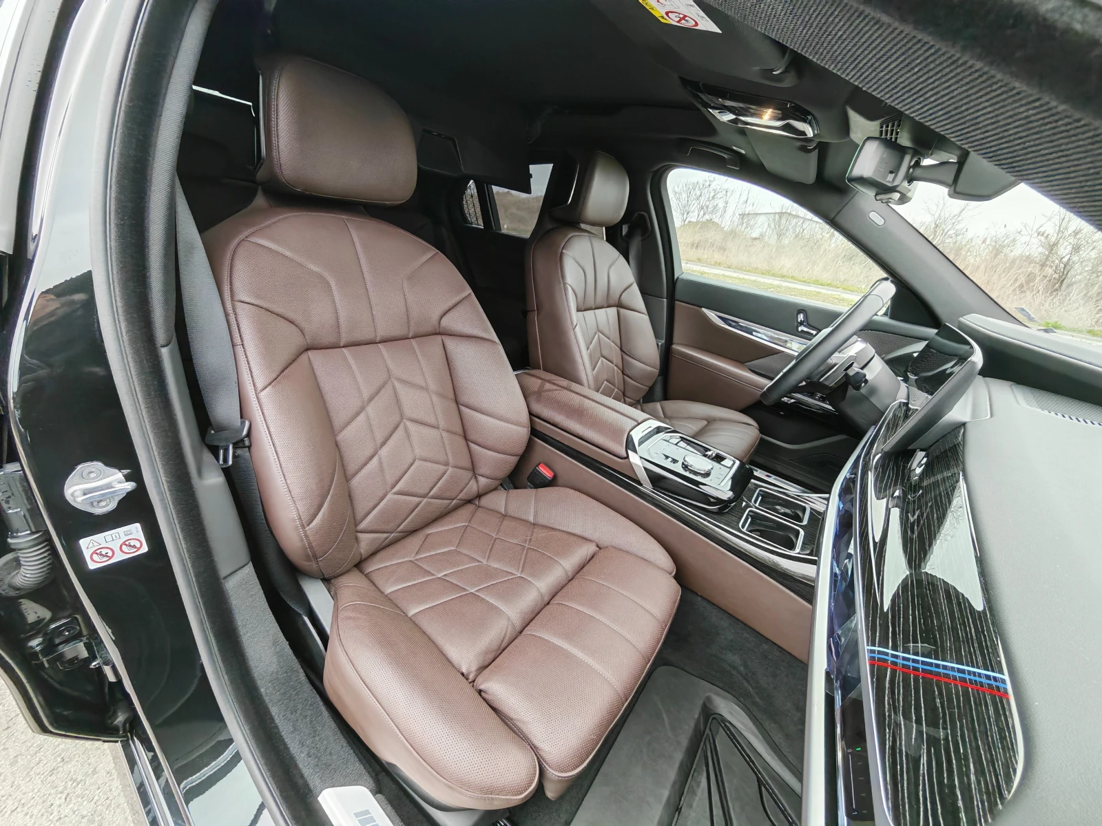 BMW 750 e xDrive, M Sport Pro, Pano, TV, Bowers, снимка 11 - Автомобили и джипове - 53823919