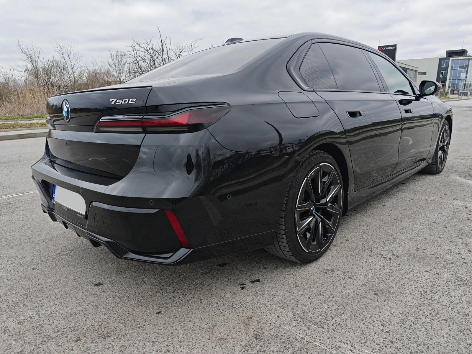 BMW 750 e xDrive, M Sport Pro, Pano, TV, Bowers, снимка 3 - Автомобили и джипове - 53823919