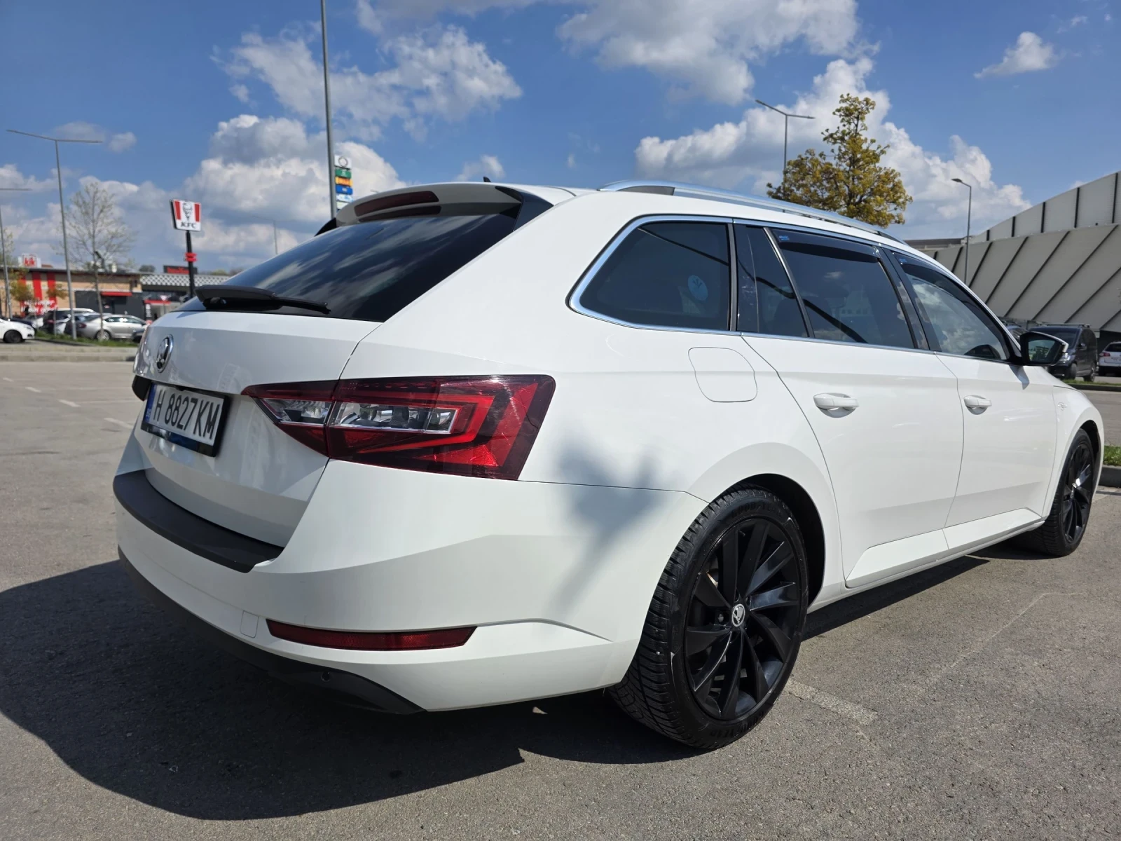 Skoda Superb, снимка 6 - Автомобили и джипове - 54237363