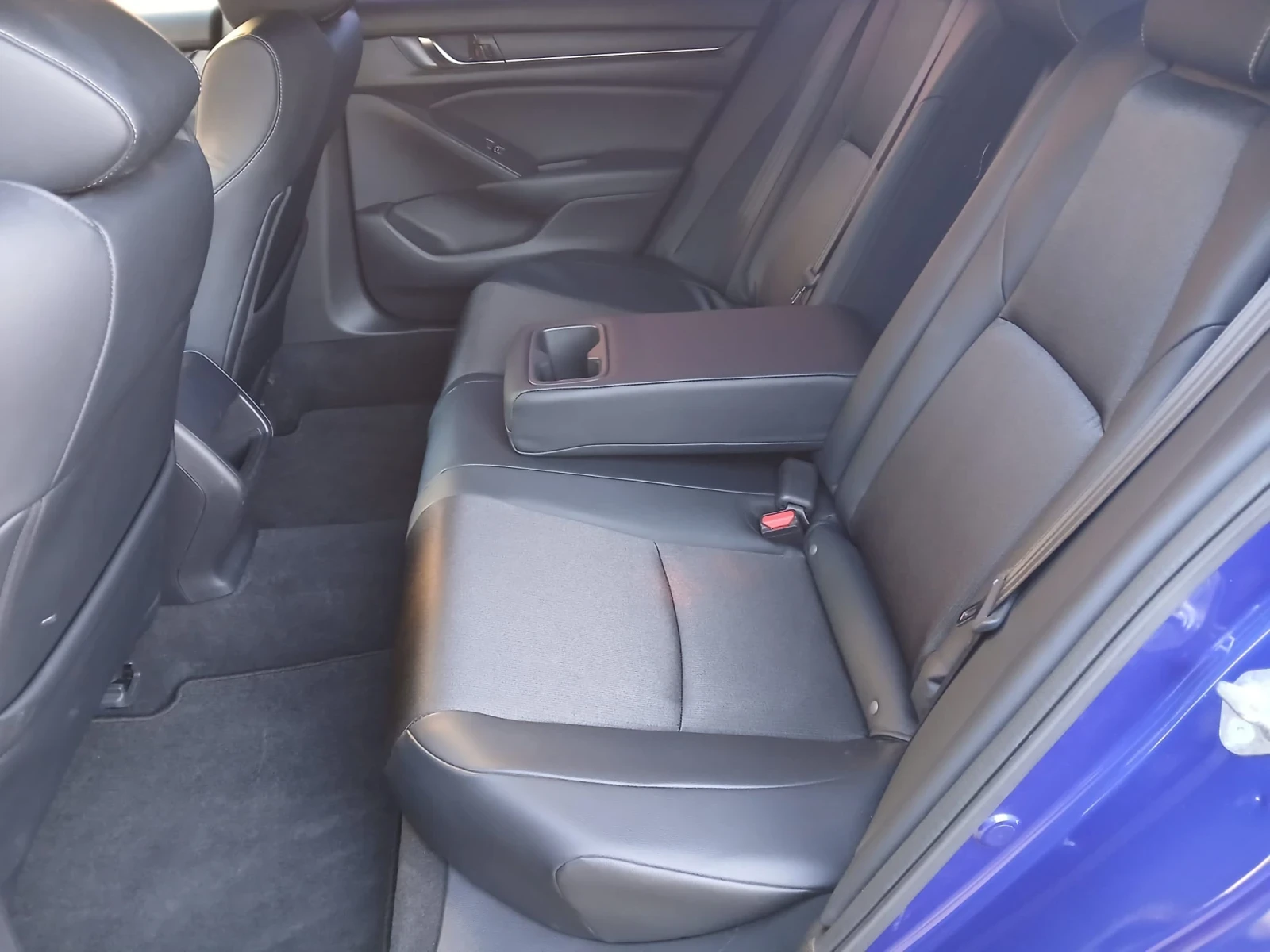 Honda Accord 1.5T Sport, снимка 9 - Автомобили и джипове - 54729446