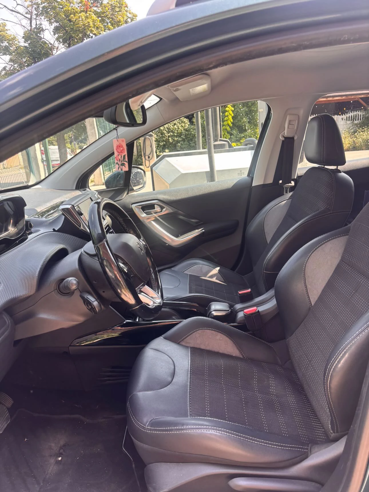 Peugeot 2008 1.2T, снимка 8 - Автомобили и джипове - 55141838