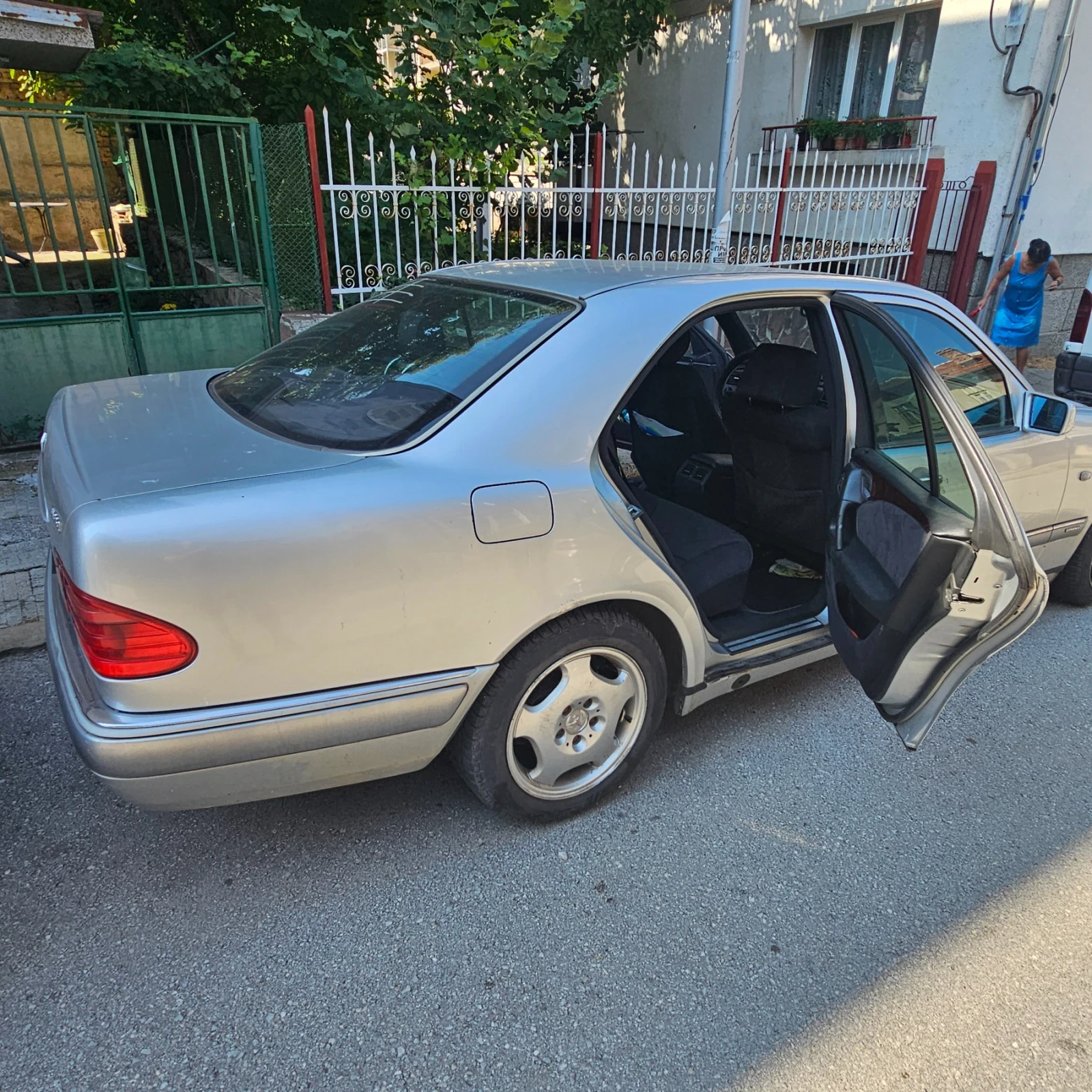 Mercedes-Benz E 300, снимка 7 - Автомобили и джипове - 55329046