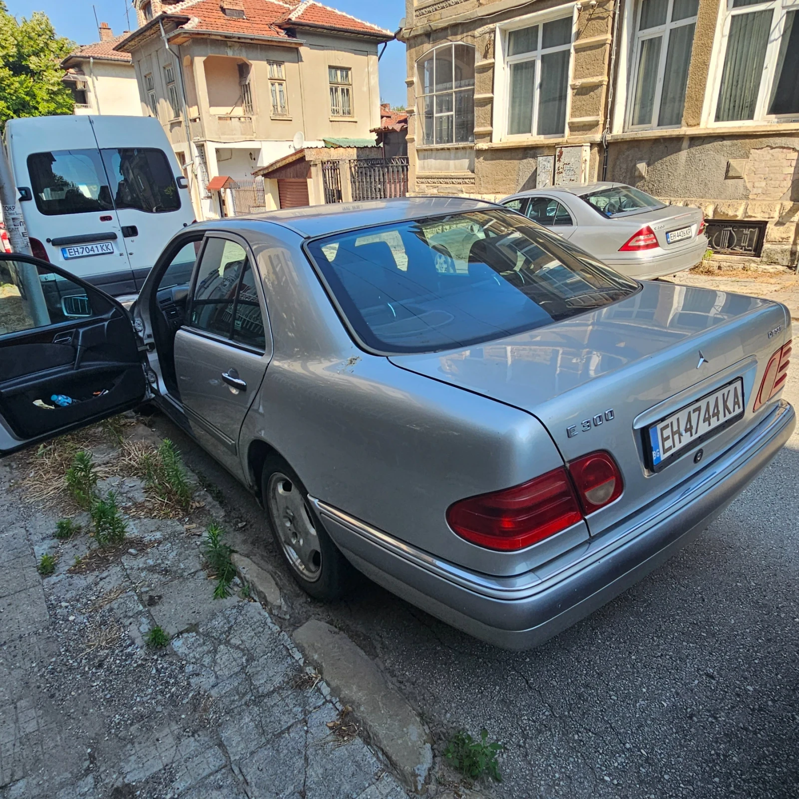 Mercedes-Benz E 300, снимка 4 - Автомобили и джипове - 55329046