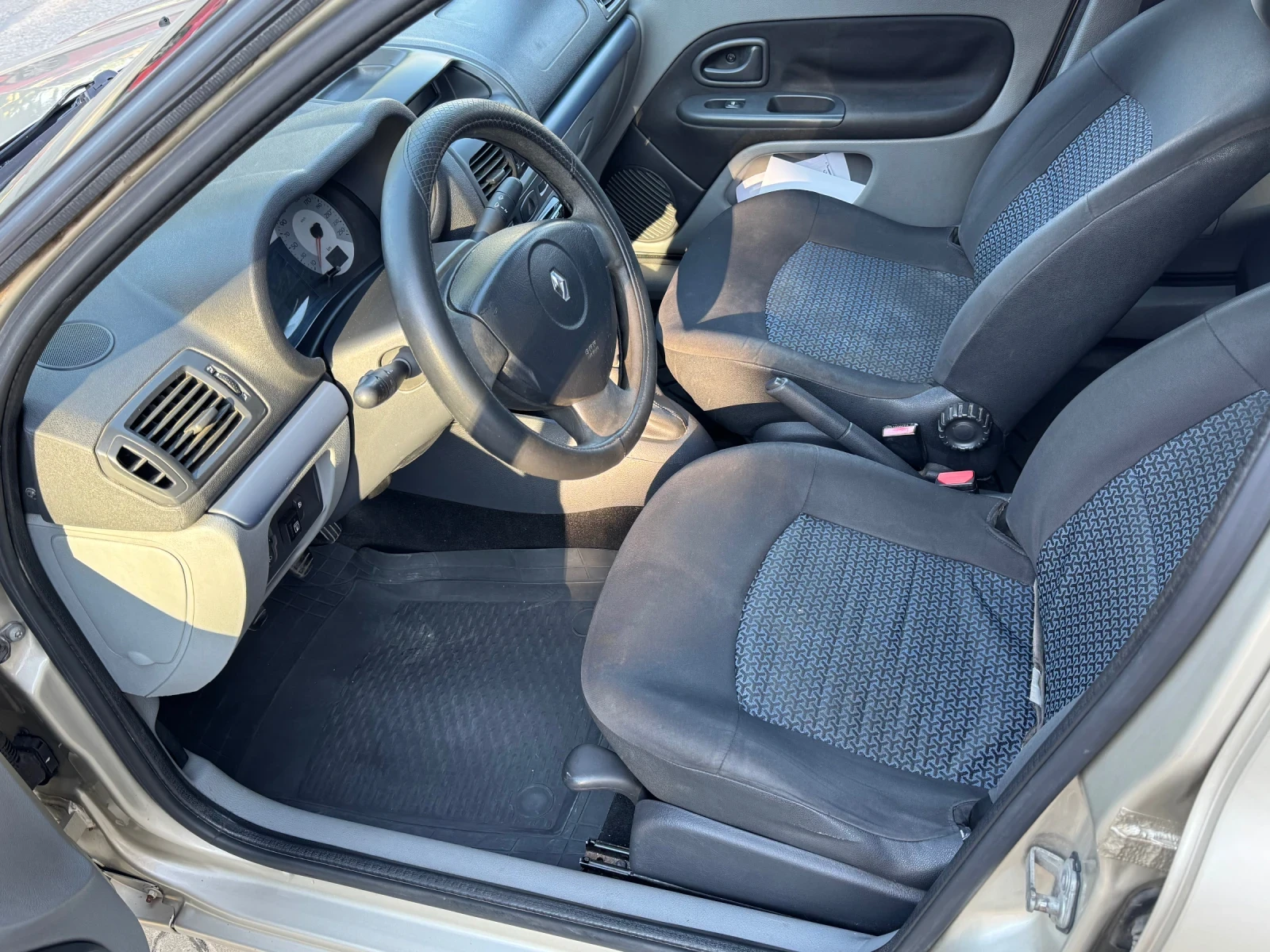 Renault Clio 1.4 Газов Инжекцион, снимка 10 - Автомобили и джипове - 55512530