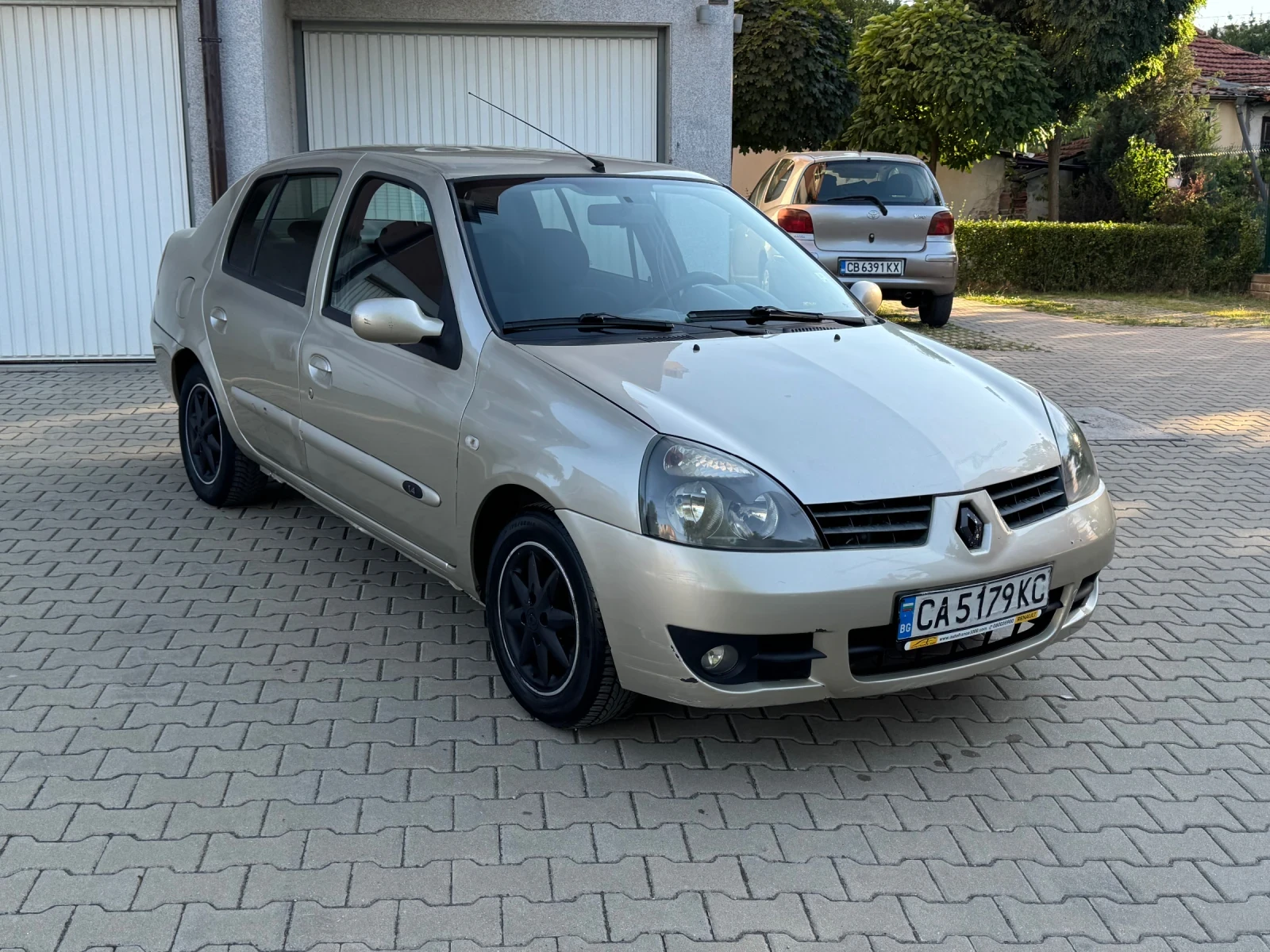 Renault Clio 1.4 Газов Инжекцион, снимка 3 - Автомобили и джипове - 55512530