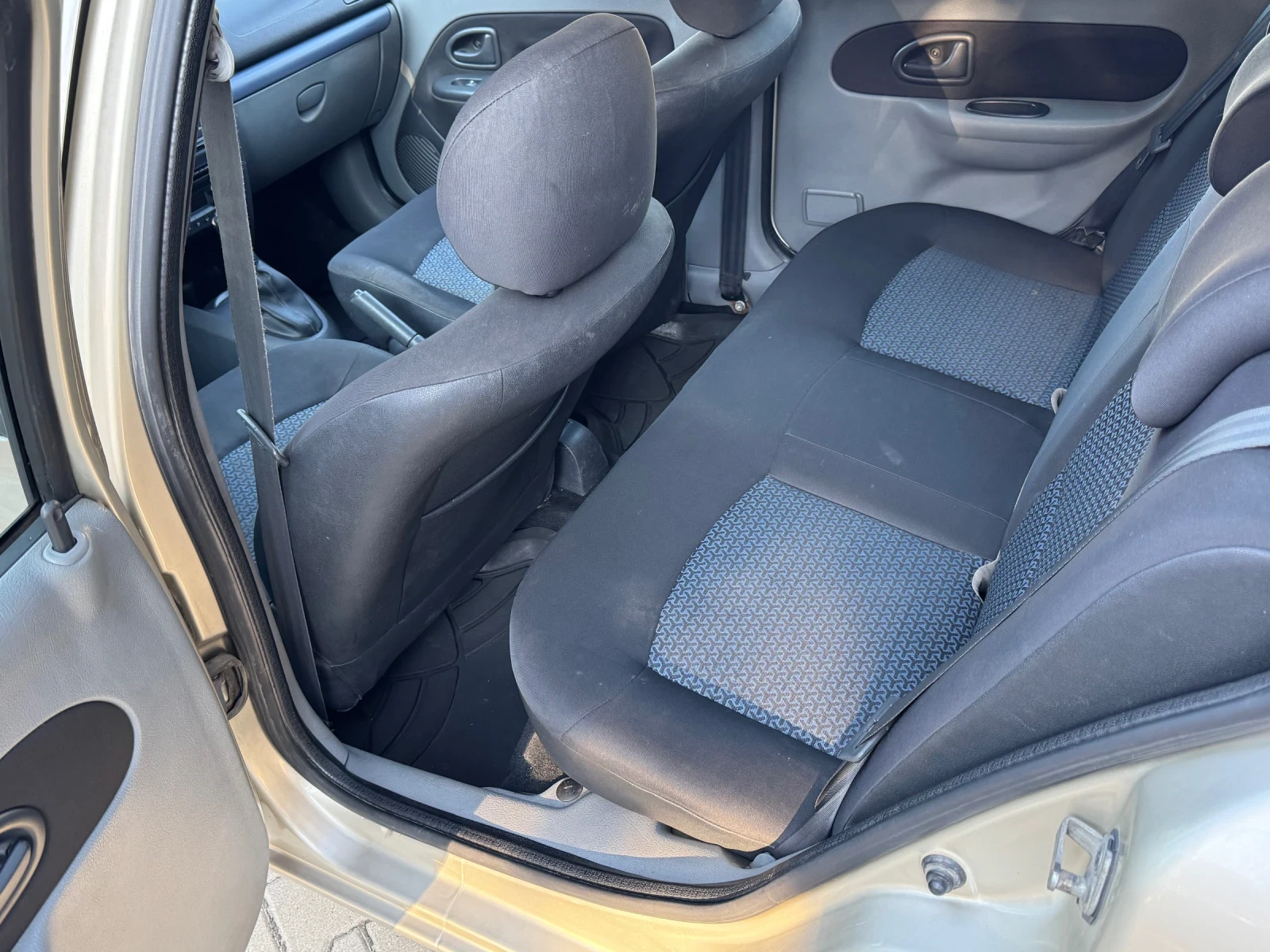 Renault Clio 1.4 Газов Инжекцион, снимка 11 - Автомобили и джипове - 55512530