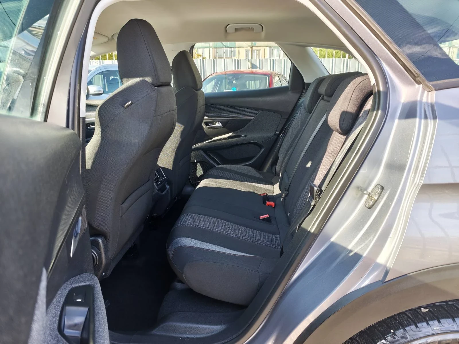 Peugeot 3008 1.6 HDI 120 k. c. Дистриник, Нави, сервизна истори, снимка 8 - Автомобили и джипове - 56126606