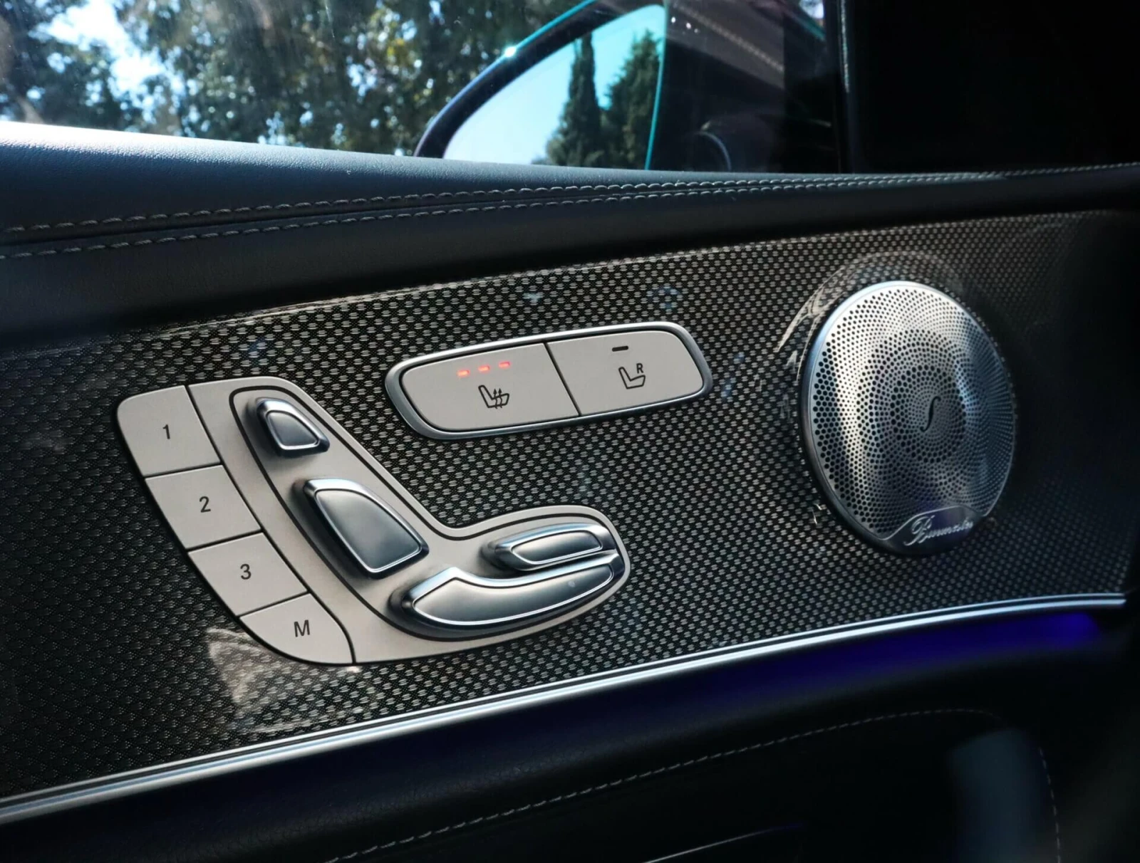 Mercedes-Benz E 63 AMG s V8/4Matic/Carbon/Burmester/Камера/Дистроник/, снимка 11 - Автомобили и джипове - 56253131