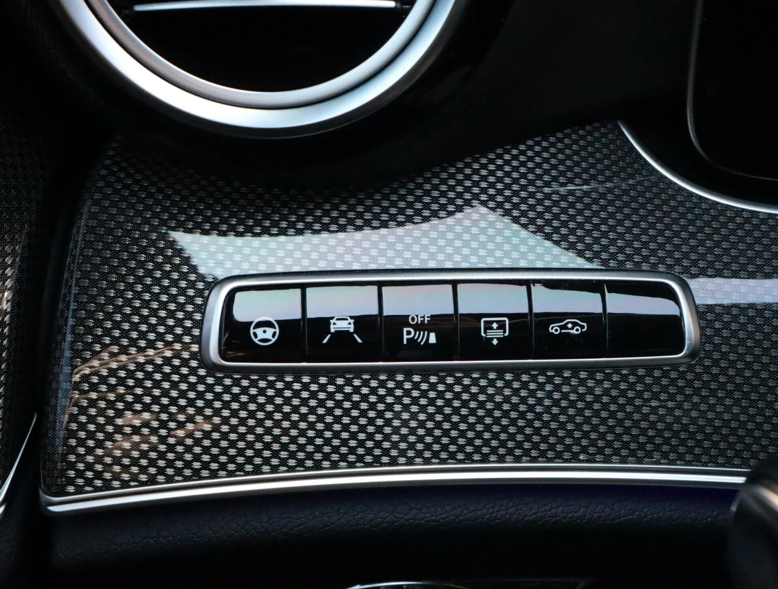 Mercedes-Benz E 63 AMG s V8/4Matic/Carbon/Burmester/Камера/Дистроник/, снимка 12 - Автомобили и джипове - 56253131